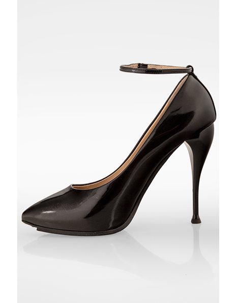 Black Patent Leather Ankle-Strap Pumps / Size: 39.5 - Fit: True to size