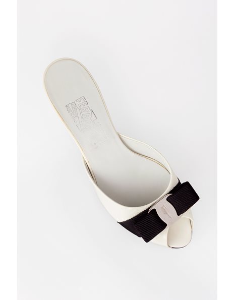 White Patent Leather Mules with Black Bow / Size: 6 US (36) - Fit: 36.5