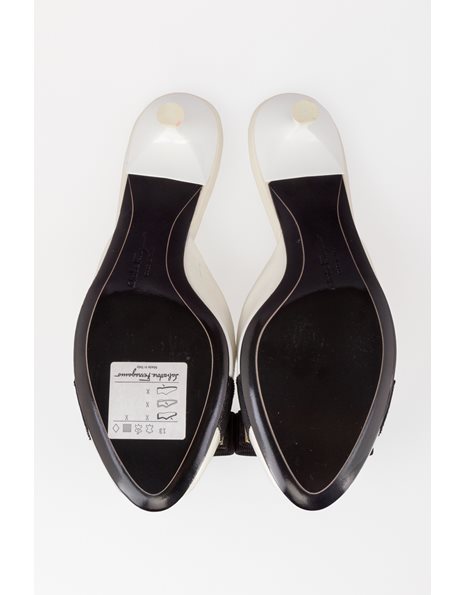White Patent Leather Mules with Black Bow / Size: 6 US (36) - Fit: 36.5