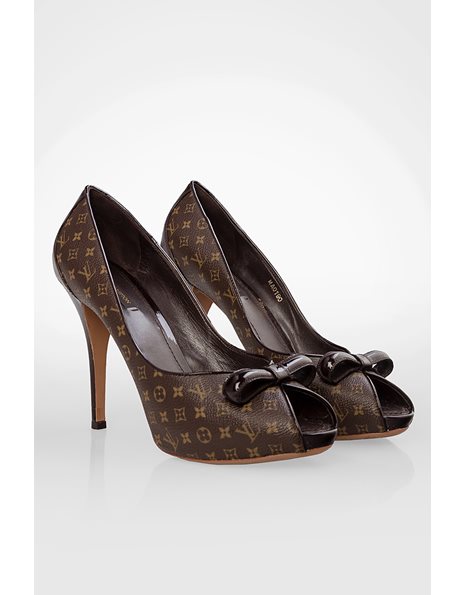 Brown Monogram Peep Toe Pumps / Size: 39.5 - Fit: True to Size