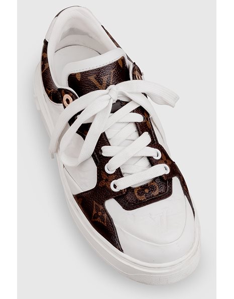 White Leather Sneakers with Monogram Details / Size 38 - Fit: Loose Fit